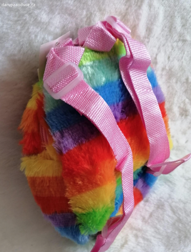 Duhový batoh Huggy Wuggy. Malý plyšový batoh. Mohu i zaslat.
rozměr 22x18cm