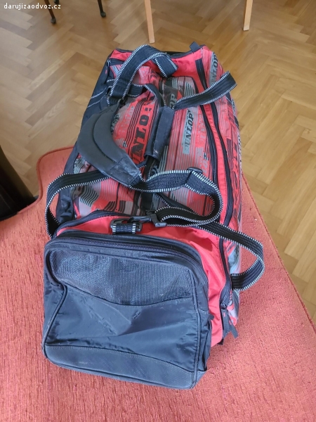 Dunlop tenisová taška. Sportovní taška, velký objem, extra kapsa na tenisky, možnost předat i v Praze.