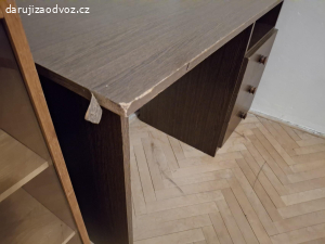 Dva pracovní stoly