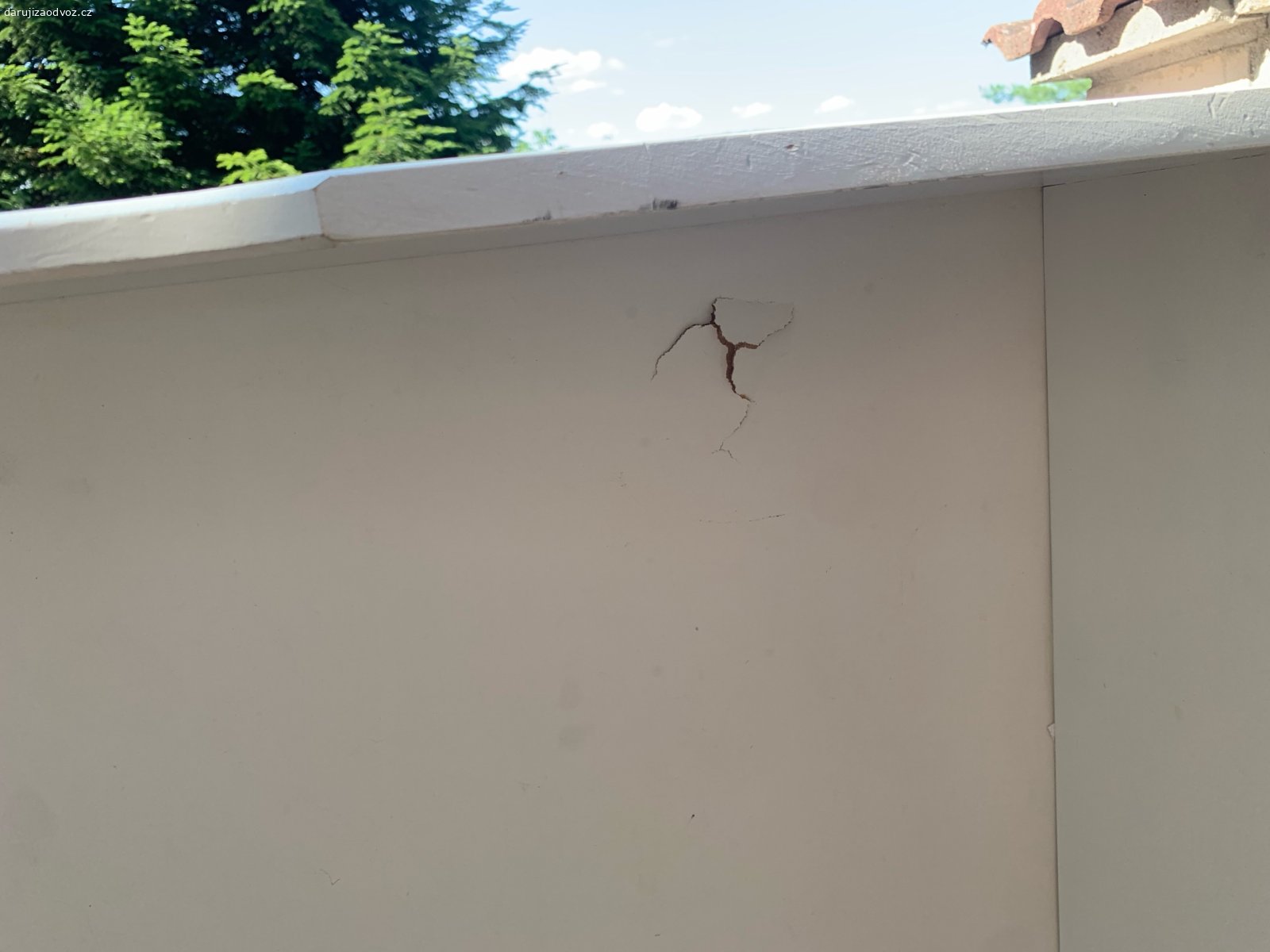 dva šuplíky pod postel. dobry stav, na koleckach. 
vyska i s koleckem 23,5cm, bez kolecka 21cm. 
sirka celkova 96cm
hloubka 95cm
