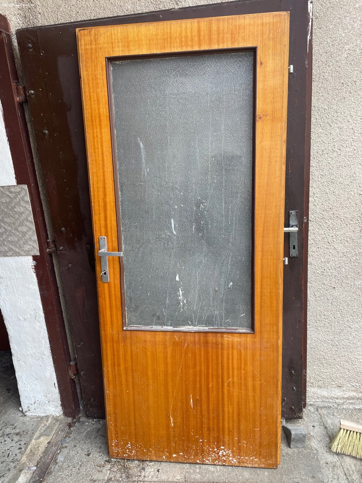 Interiérové RETRO dveře - 80 LEVÉ - ZA ODVOZ!. Daruji interiérové RETRO dveře - 80 LEVÉ - ZA ODVOZ! Šířka ve falci cca 82 cm, celková šířka cca 85 cm. Sklo není nikde prasklé! NUTNÝ vlastní odvoz a odnos. K vyzvednutí po předchozí domluvě u Zbečna na Rakovnicku (50 min od Prahy). Daruji další věci za ODVOZ viz. inzeráty!