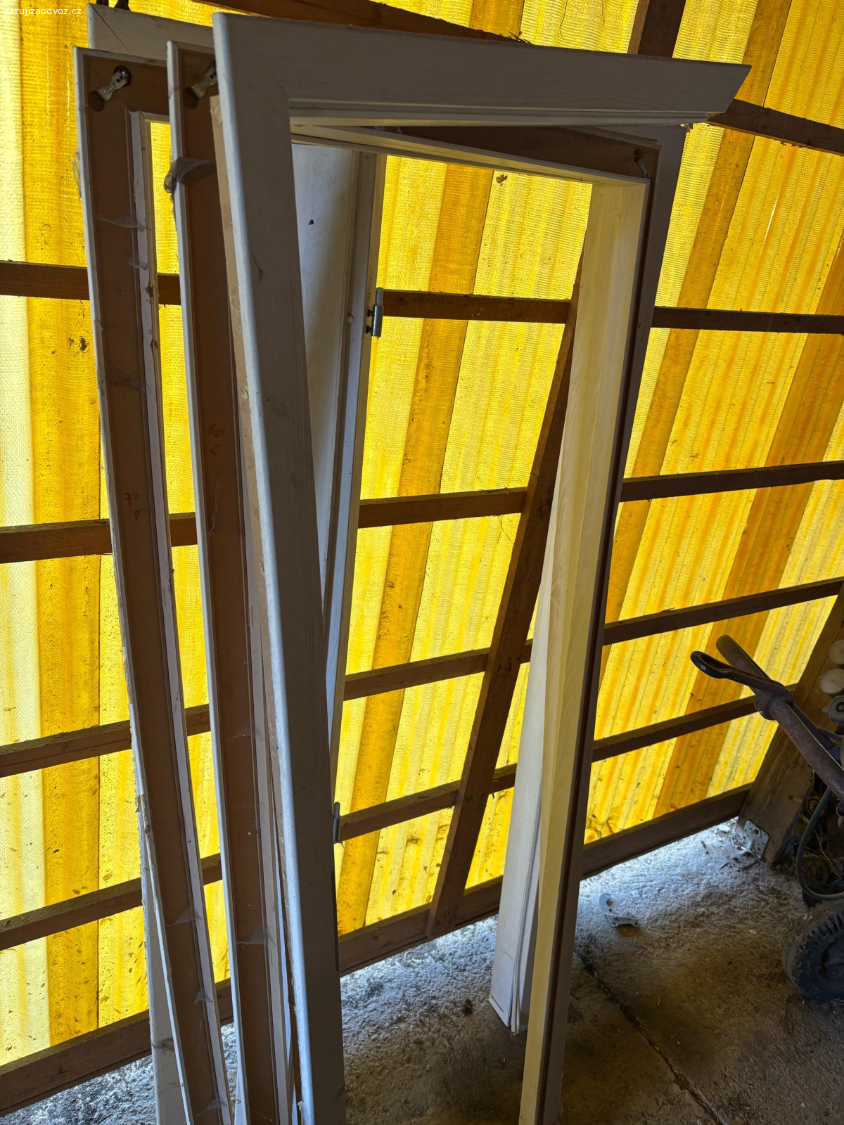 dveře interiérové. 9 kusů dveří + fůra 2 kusy