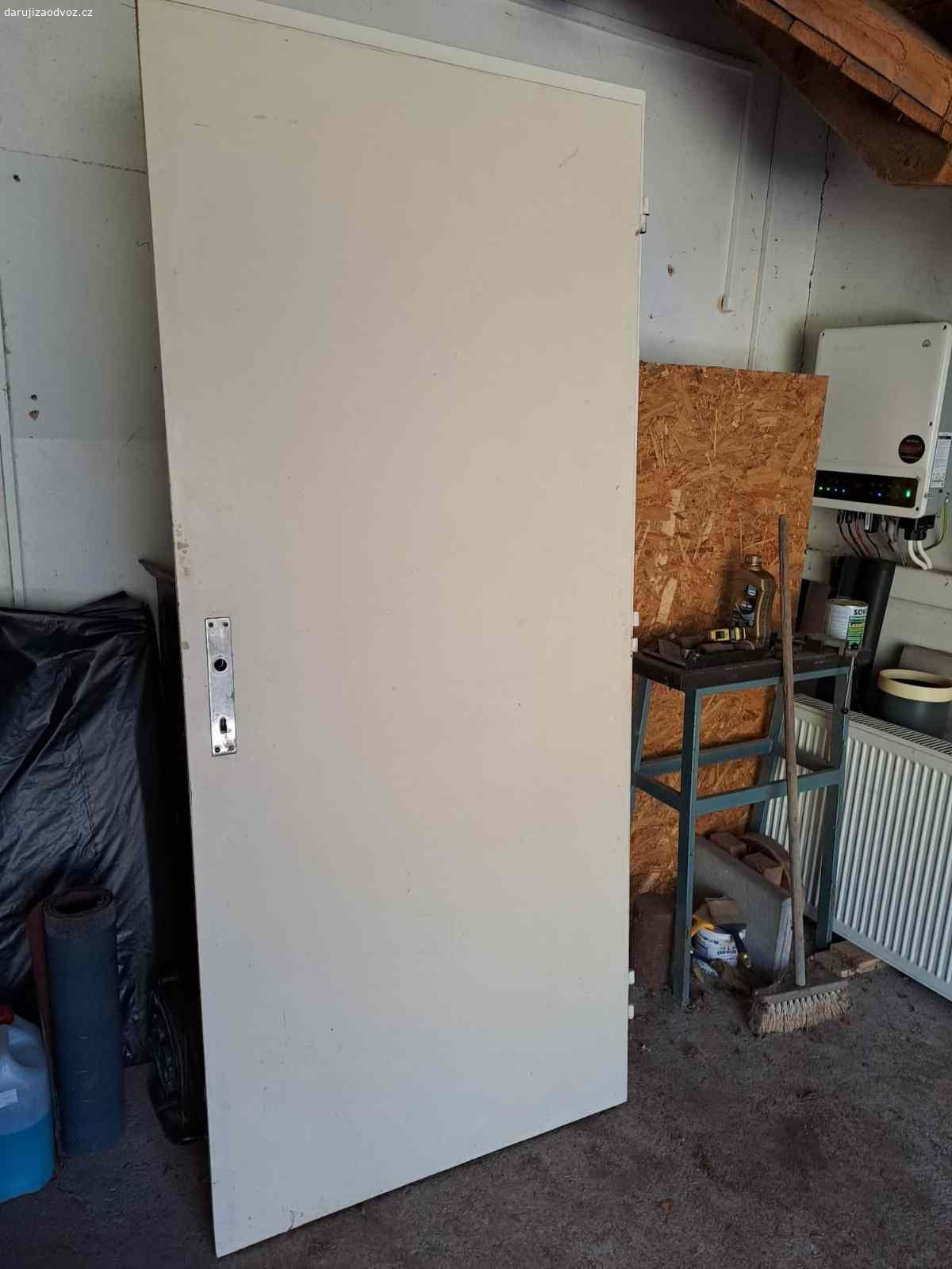 Dveře. 80 x 198 cm L polstrované
80 x 194 cm P bílé
80 x 198 cm P bílé
80 x 195 cm L bílé 2 x