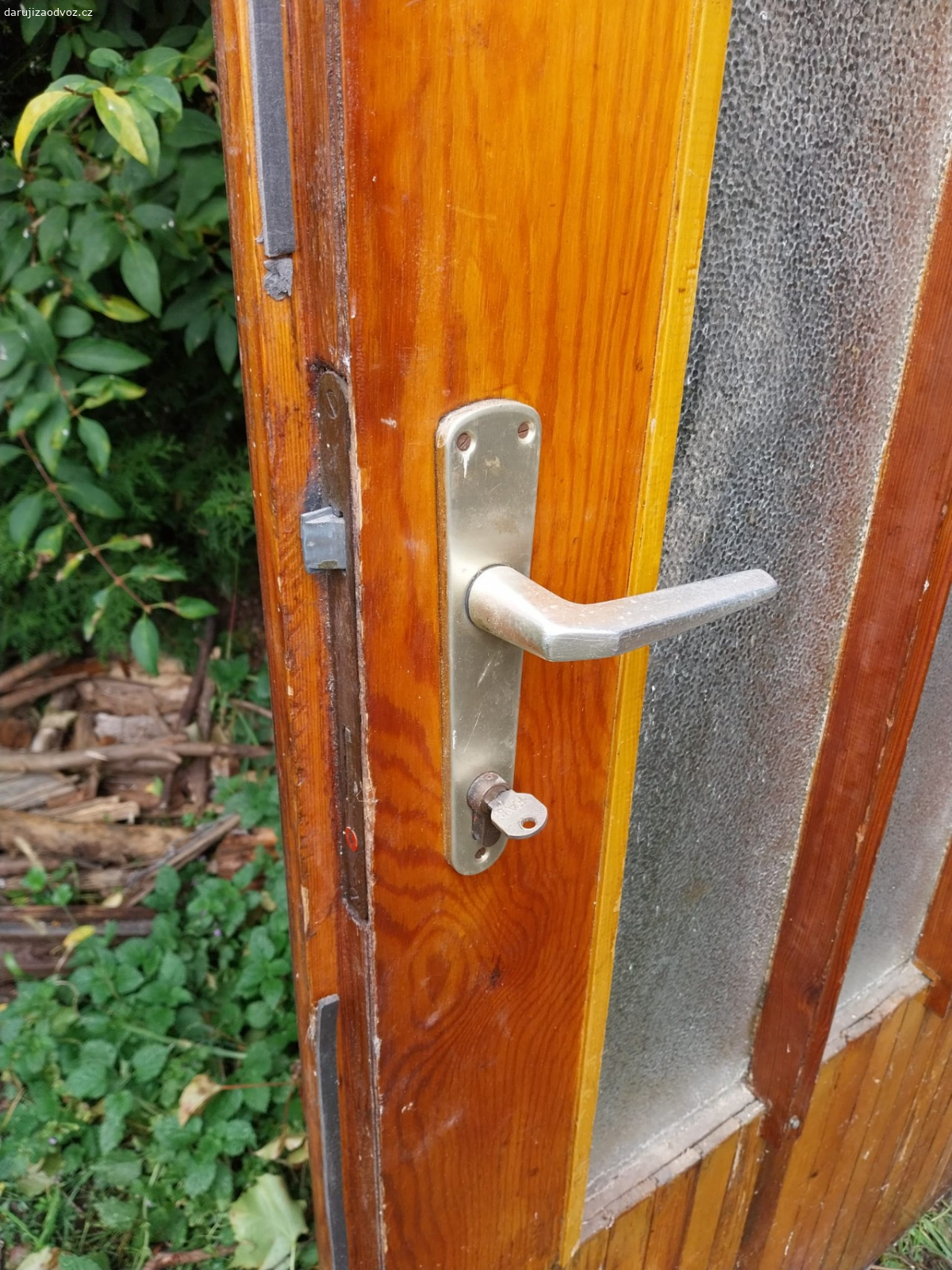 dveře. nabízím dveře, v 198, š 95. fabka funkční. třeba ještě poslouží...