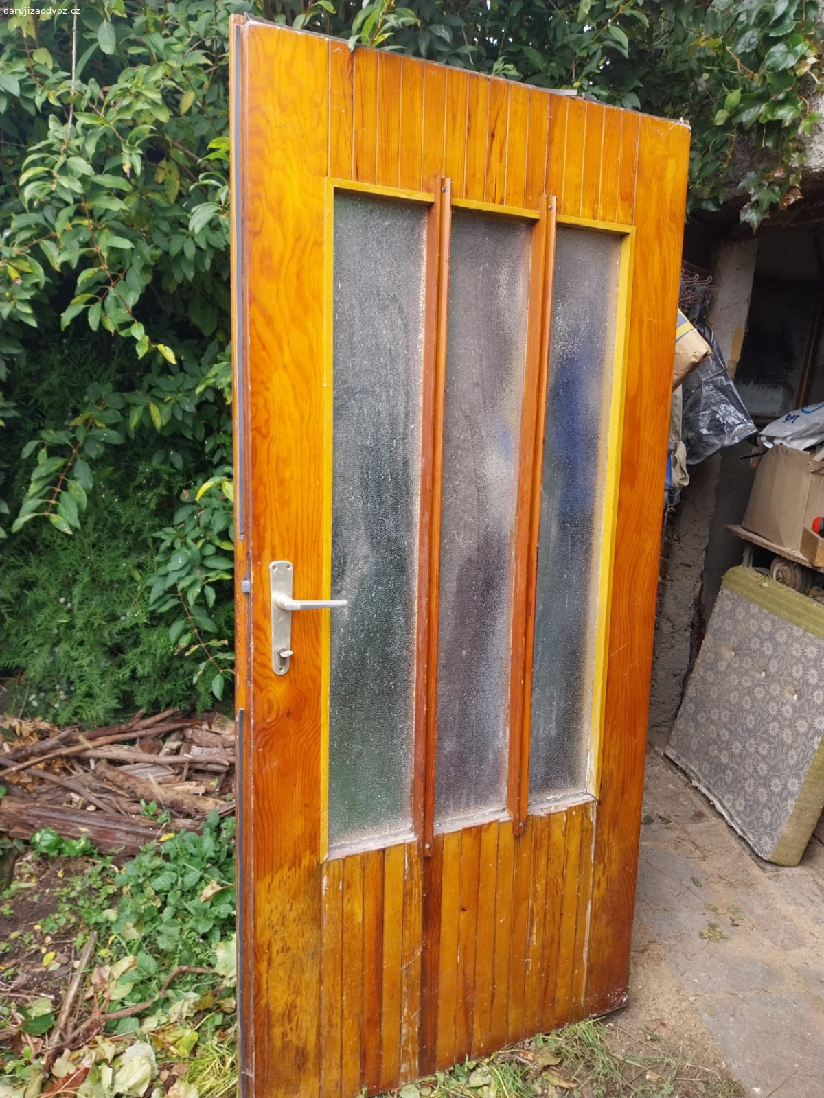 dveře. nabízím dveře, v 198, š 95. fabka funkční. třeba ještě poslouží...