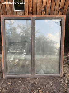 Dvojkřídlé okno s rámem, nikdy nepoužité
