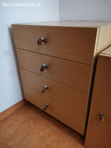 Daruji dvoudílnou skříňku