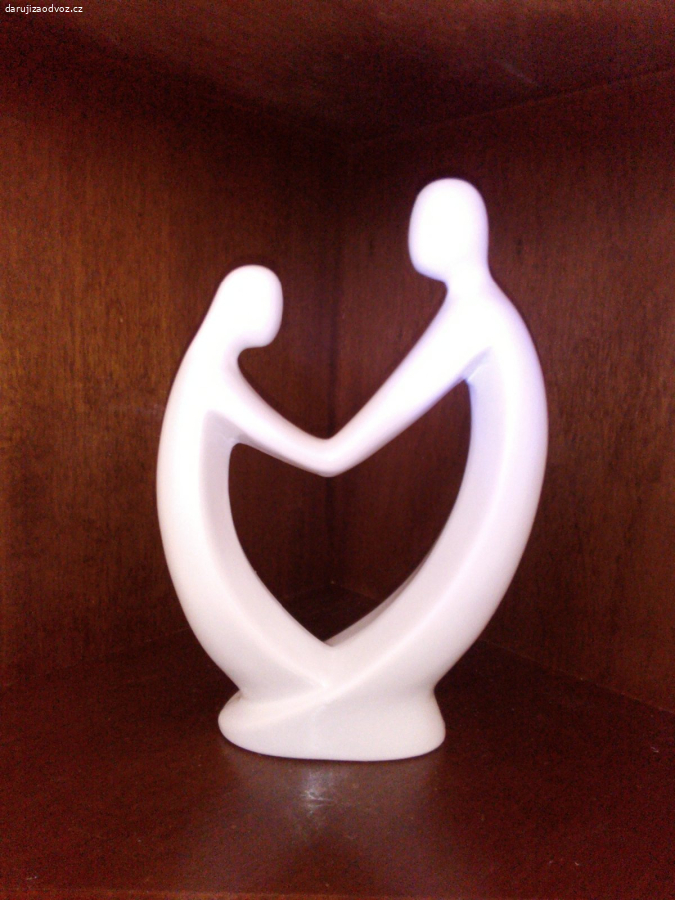 Elegantní soška ZAMILOVANÝ PÁR 26 cm