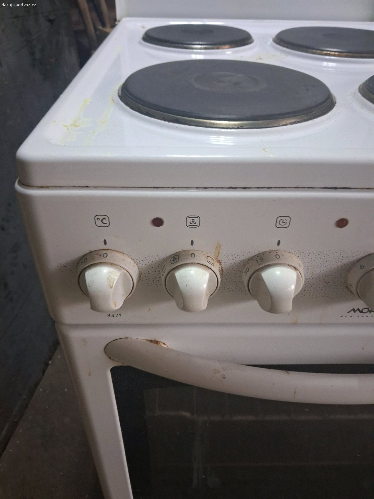 elektrická kamna, kovářské nářadí. Snad se někomu hodí