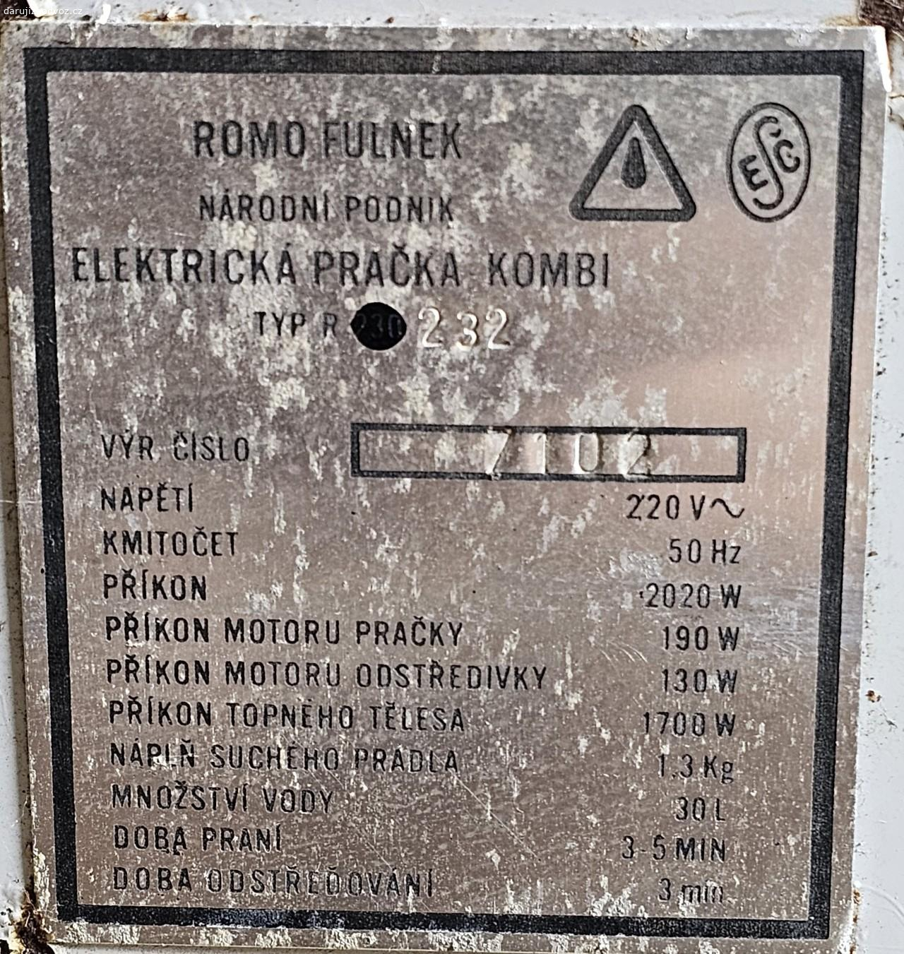 Elektrická pračka kombi Romo 232. Pračka se ždímačkou, historický kousek z 80 let. poněkud zestárla, ale stále funkční.
Pro sběratele nebo rekvizita do starých filmů...