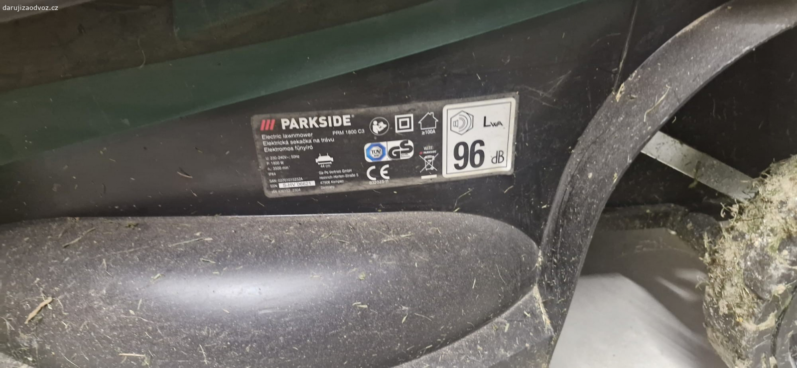 elektrická sekačka. daruji za odvoz elektrickou sekačku Parkside 1800W, funkční. nutno pořídit nový sekací nůž a na rukojeti je prasklina vyspravena jen lepici paskou.