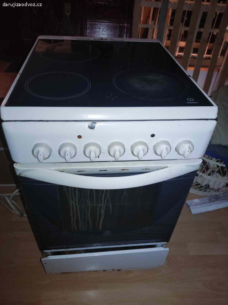 Elektrický sporák MORA se sklokeramickou deskou