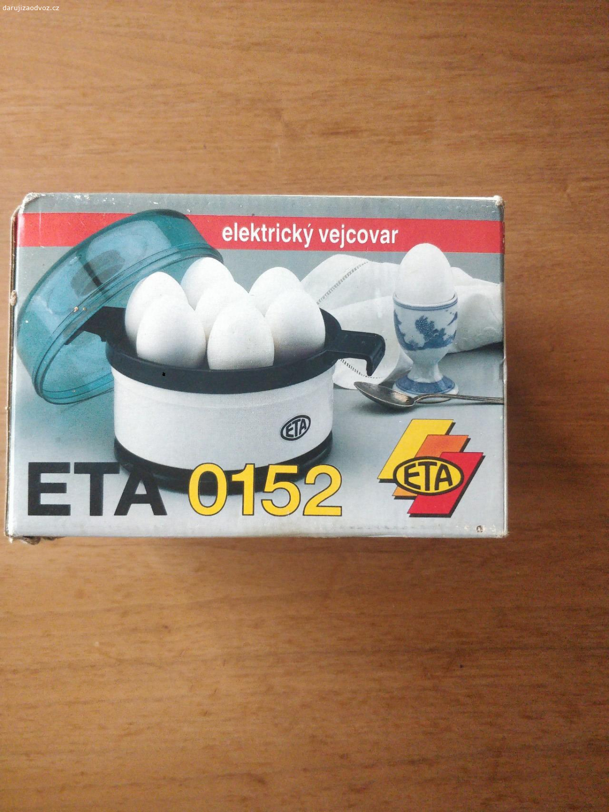 Elektrický vejcovar ETA. Elektrický vejcovar ETA na 1-7 vajec. Lze vařit na různou tvrdost. Příkon 350 W.