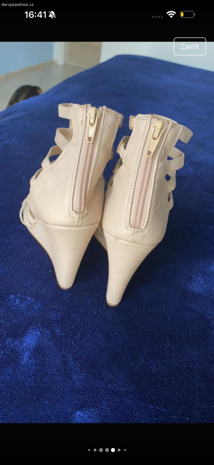 express klínky 37. Nošené chvíli na dovče,  vše vyfocené, délka stélky 20, podpatku -klínku 10cm, ale jsou pohodlné díky páskům přes nárt

osobní předání možné - prosim si o lahev coly zero anebo zásilkovna komplet 120,-