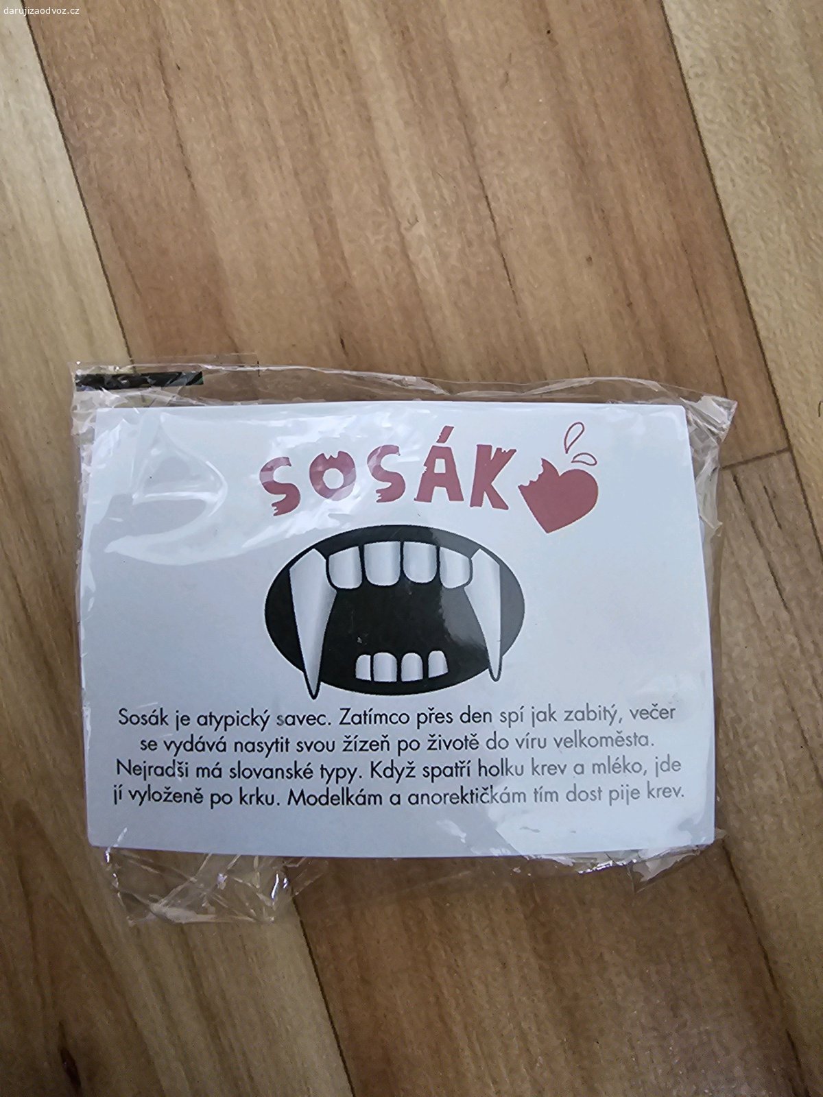 Falešné nasazovací zuby a nosy. Reklamní z Kofoly, na hraní. 
Brno, Renčova