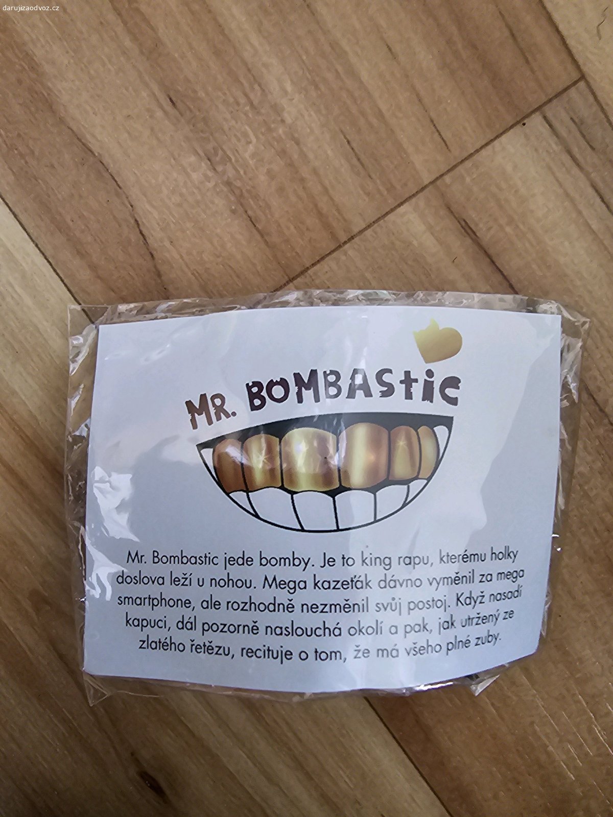 Falešné nasazovací zuby a nosy. Reklamní z Kofoly, na hraní. 
Brno, Renčova