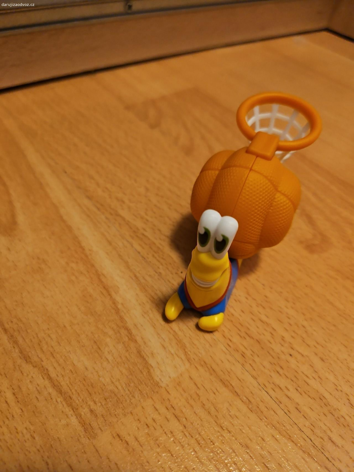 Figurka šnek. Plastová, z velkého kinder vajíčka