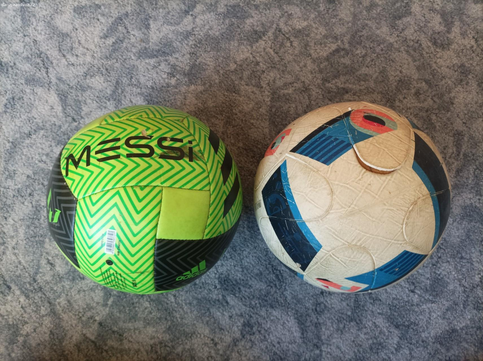 fotbalové míče/kopačáky. lehce popraskané, můžu i zaslat zásilkovnou nebo balíkovnou