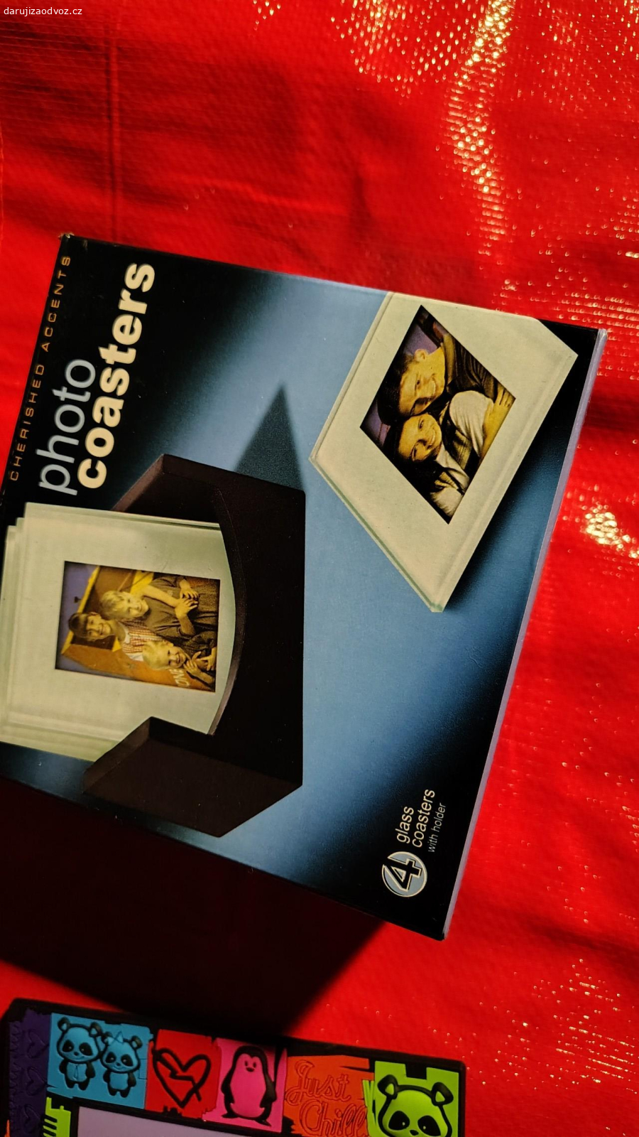 fotorámečky ....plastový a sklo. jeden plastový foto rámeček a sada 4 skleněných rámečků