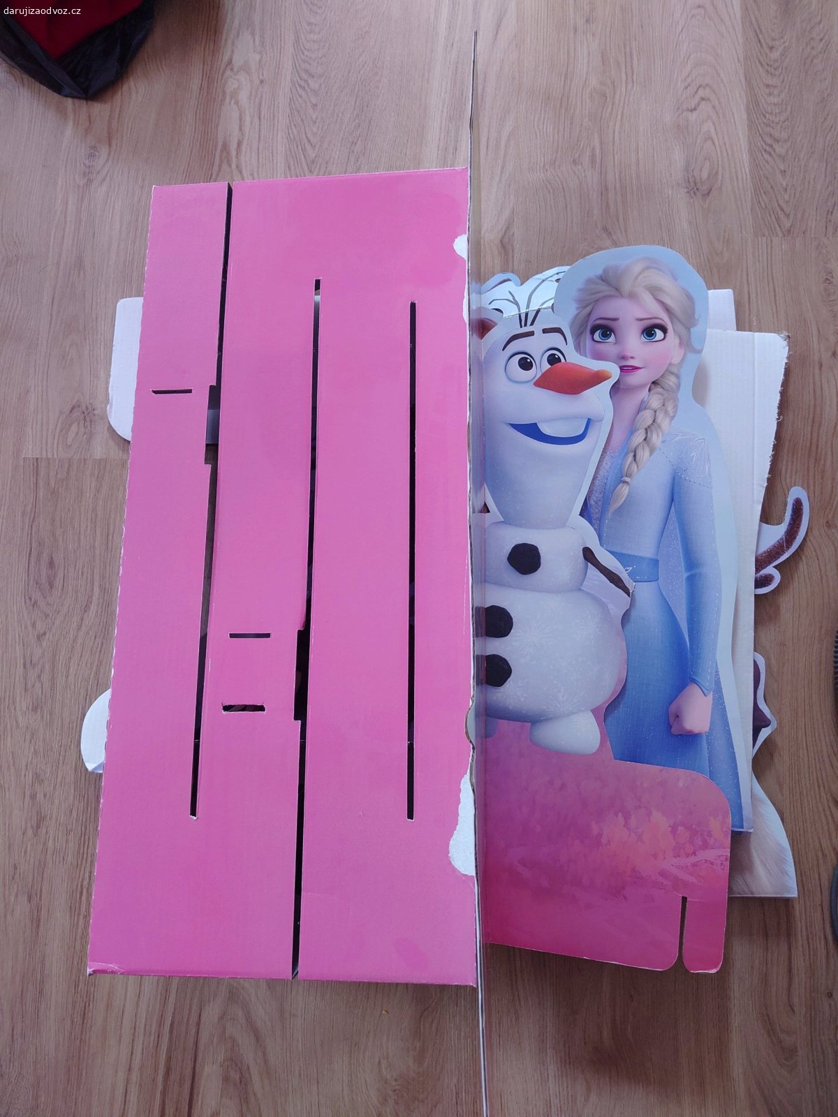 Frozen II - kartonový kino stojan. převzetí Praha Dubeč