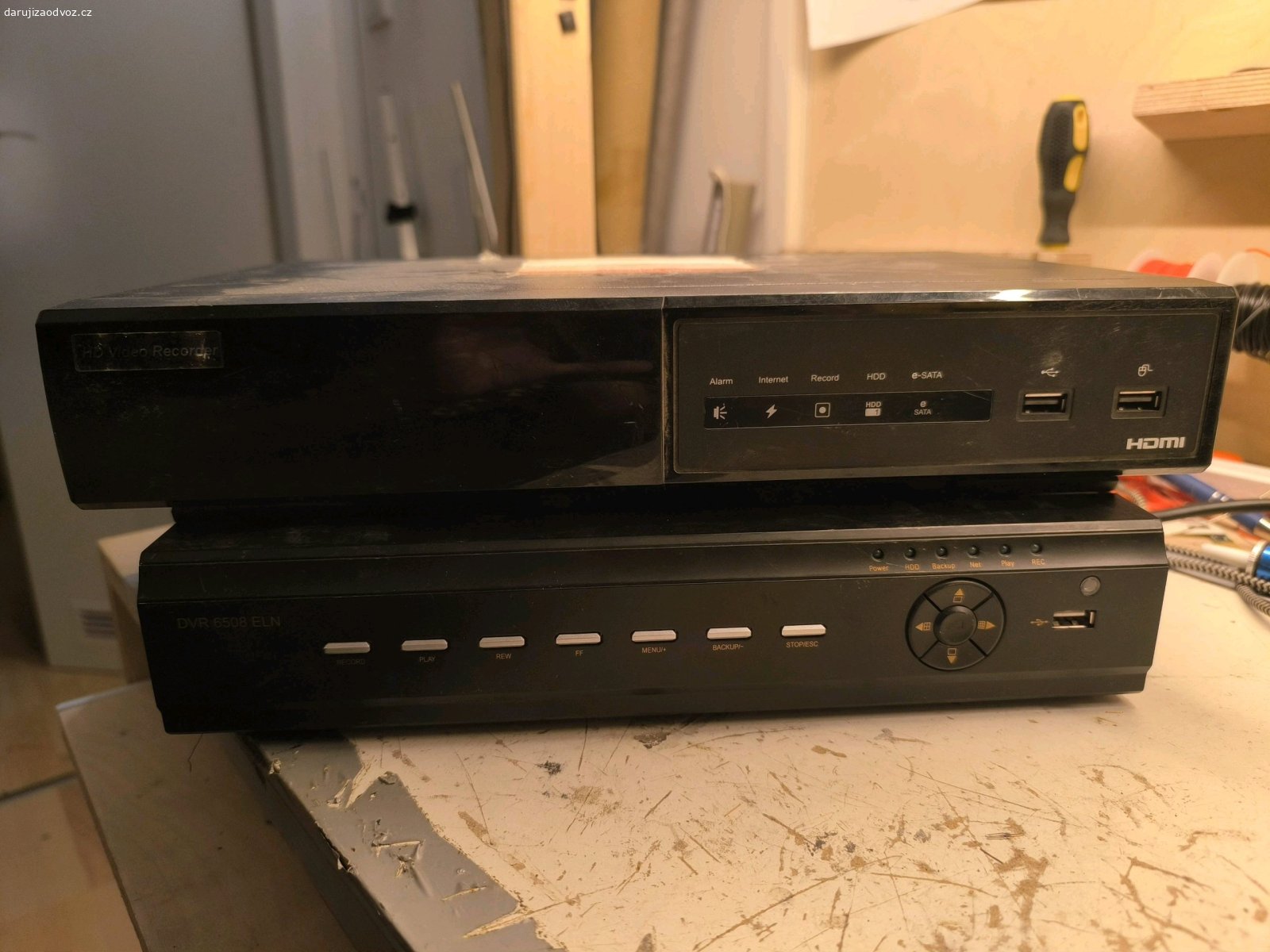 Funkční DVR a NVR (bez HDD). Spolu nebo samostatně. Funkční, HDD byly odstraněny. Můžu převézt k vyzvednutí i na adresu U Čokoládoven 9 (8:00 - 17:00)