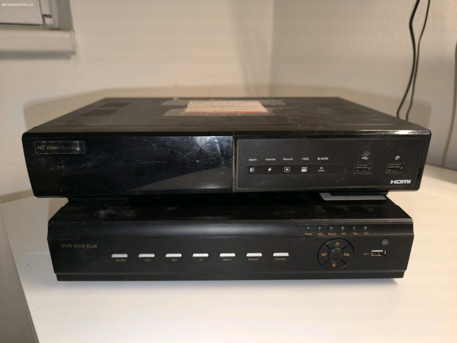 Funkční DVR a NVR (bez HDD). Spolu nebo samostatně. Funkční, HDD byly odstraněny. Můžu převézt k vyzvednutí i na adresu U Čokoládoven 9 (8:00 - 17:00)