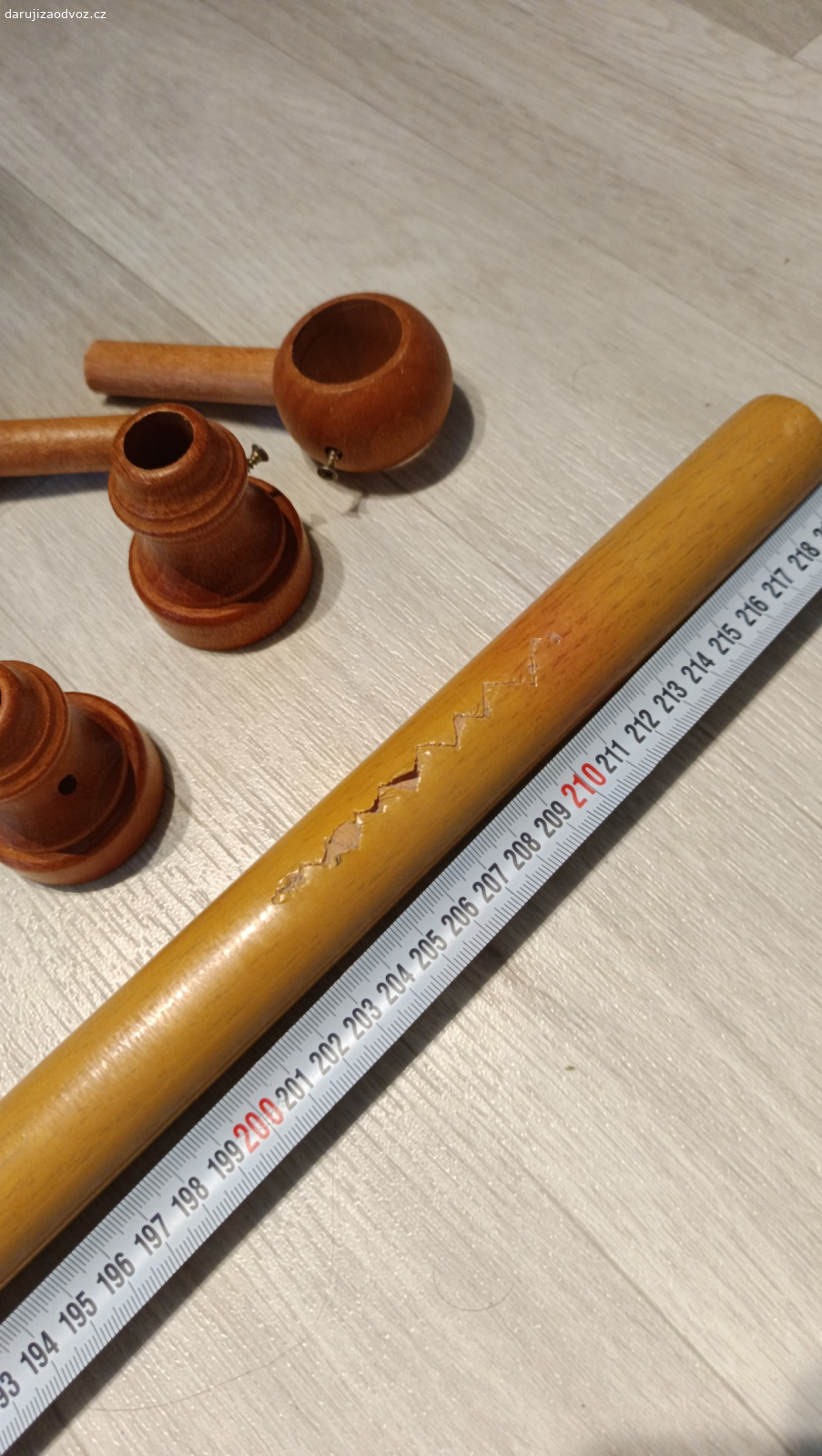 Garnýž 220cm s úchyty NEPOSÍLÁM. na cca 10cm poškozená fólie