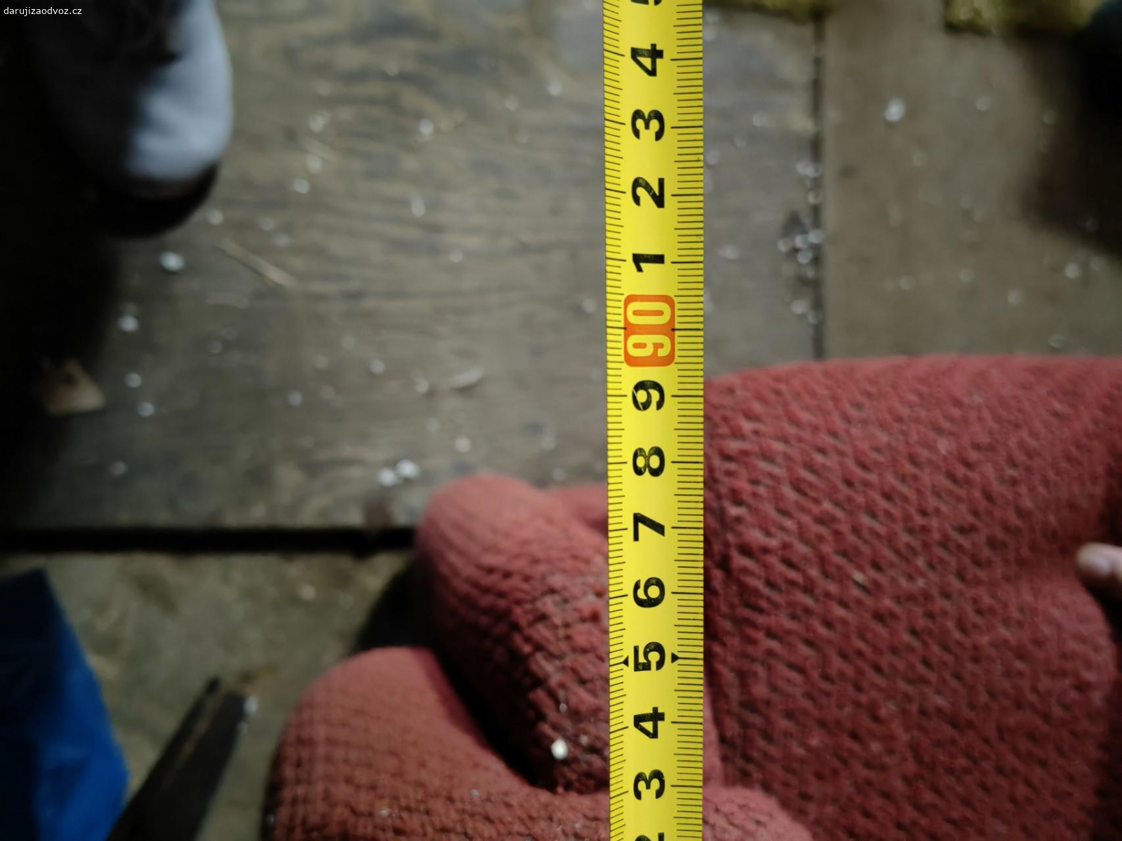 gauč rozkládací. Rozkládací pohodlný měkký gauč. Ve složeném stavu o rozměrech 222 cm x 90 cm. V rozloženém stavu lůžko o rozměrech 194 cm x 118 cm.