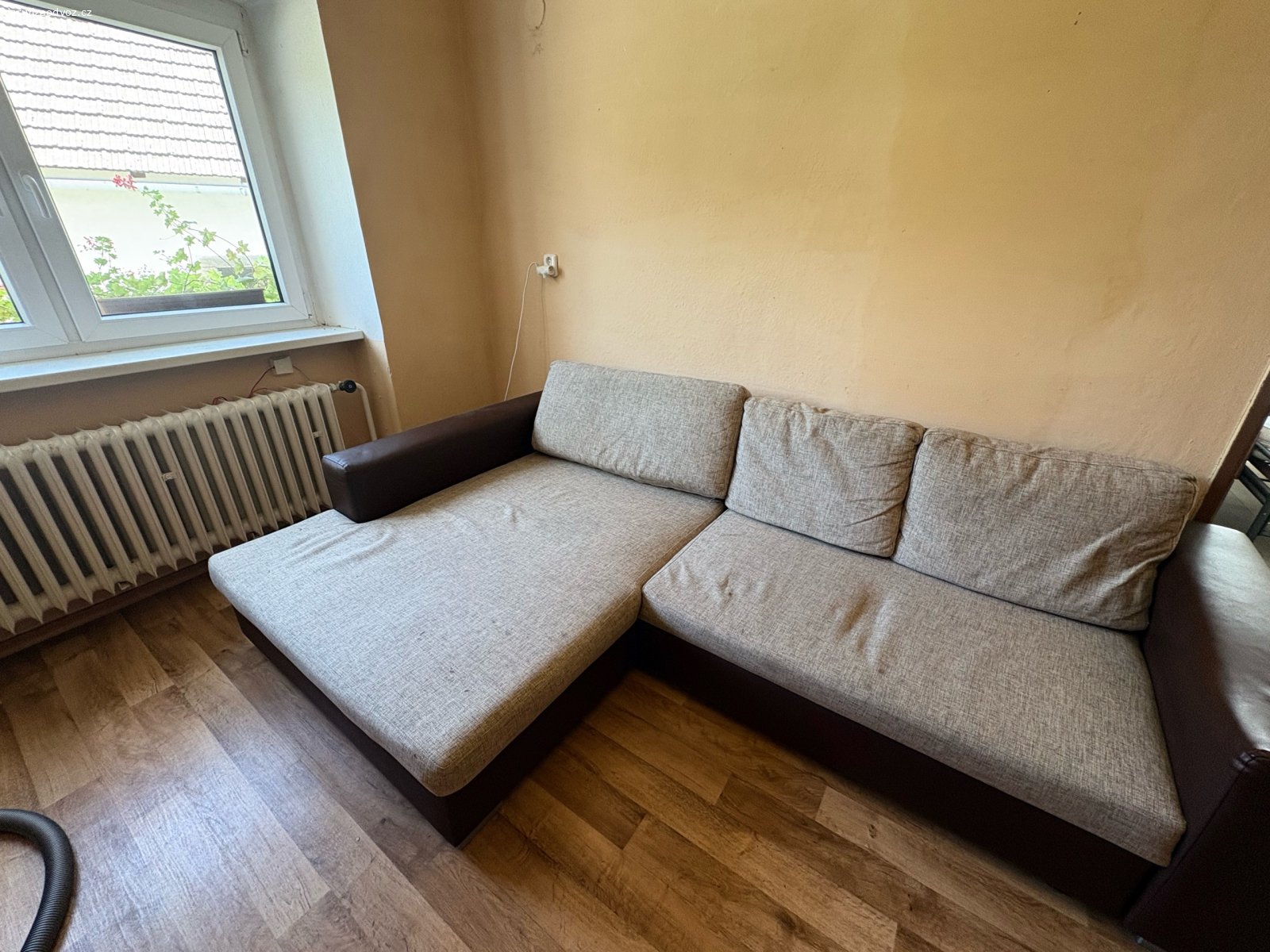 Gauč rozkládací. Daruji,nechavam inzerat tyden a pak jde do šrotu