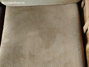 Gauč s úložným prostorem