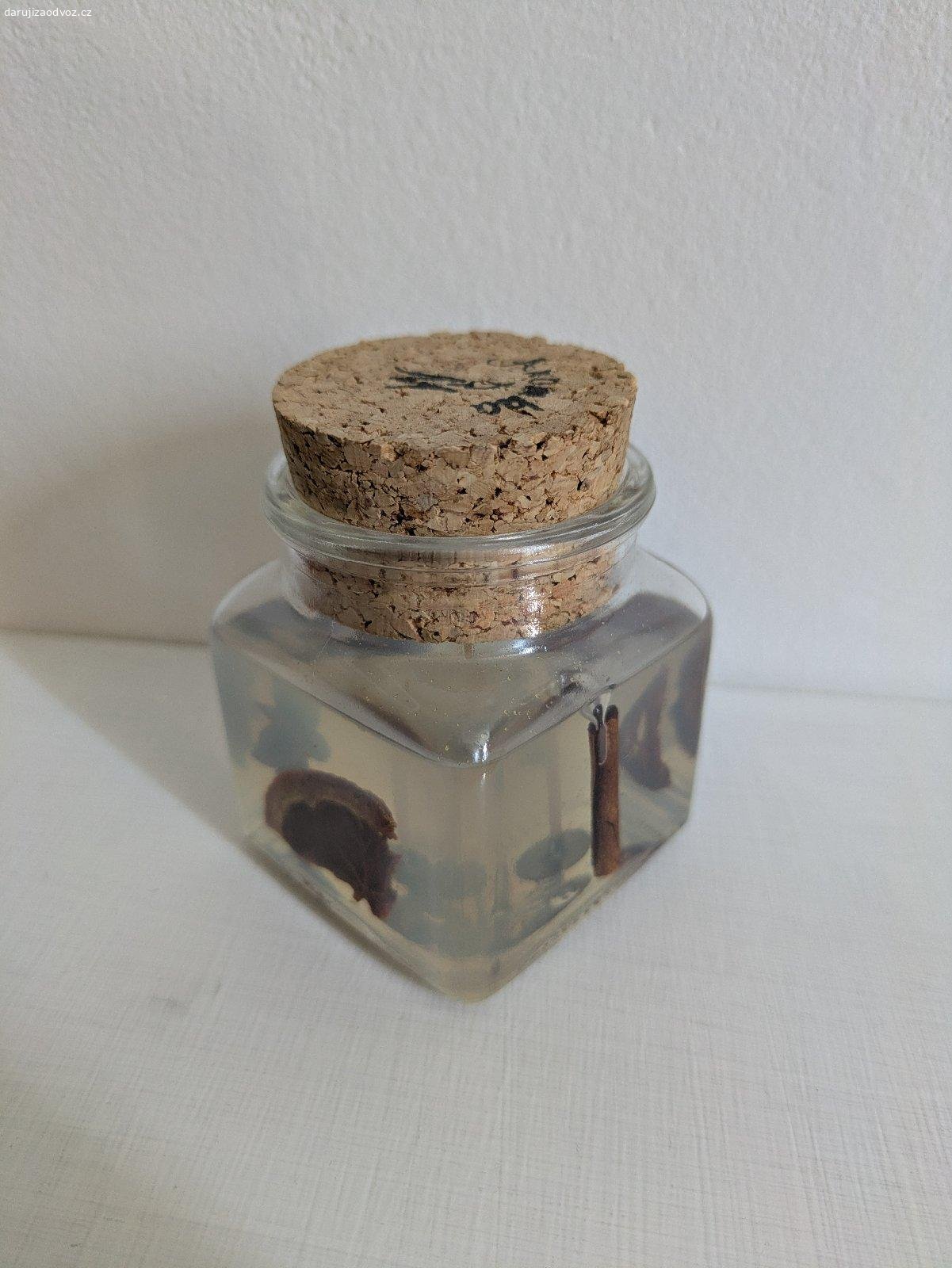 Gelová svíčka. Starší gelová svíčka, voní po skořici, velikost: 5x 6,5 cm.

Předání ideálně na metru B - Lužiny (po 17 hod.) nebo na metru B - Křižíkova (pouze pondělí nebo středa 9-16 hod.)

Pokud máte zájem, pište rovnou kdy můžete vyzvednout - bez tohoto údaje NEODPOVÍDÁM. Děkuji za pochopení.