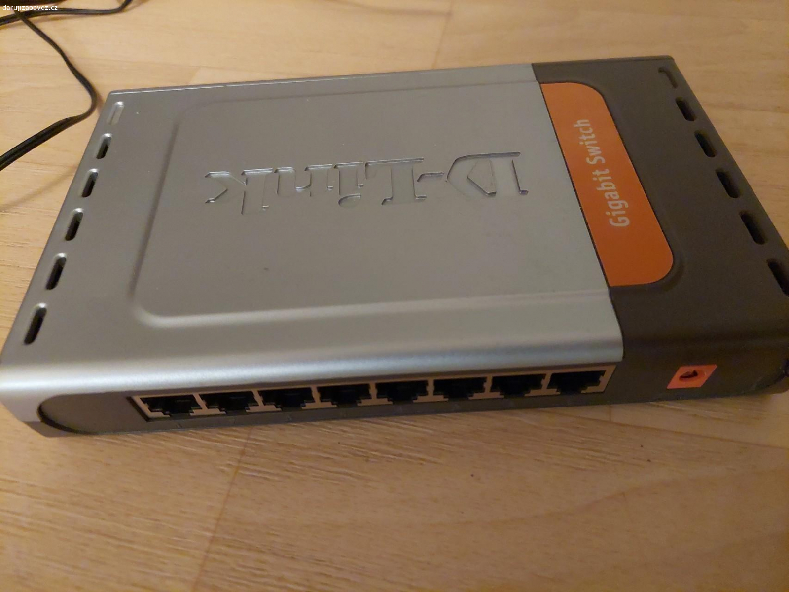 Gigabit switch. Adaptér má ohnute konektory, ale je funkční. Předání křižovatka Jeřábkova a V Jezírkách. O víkendu vcelku kdykoli