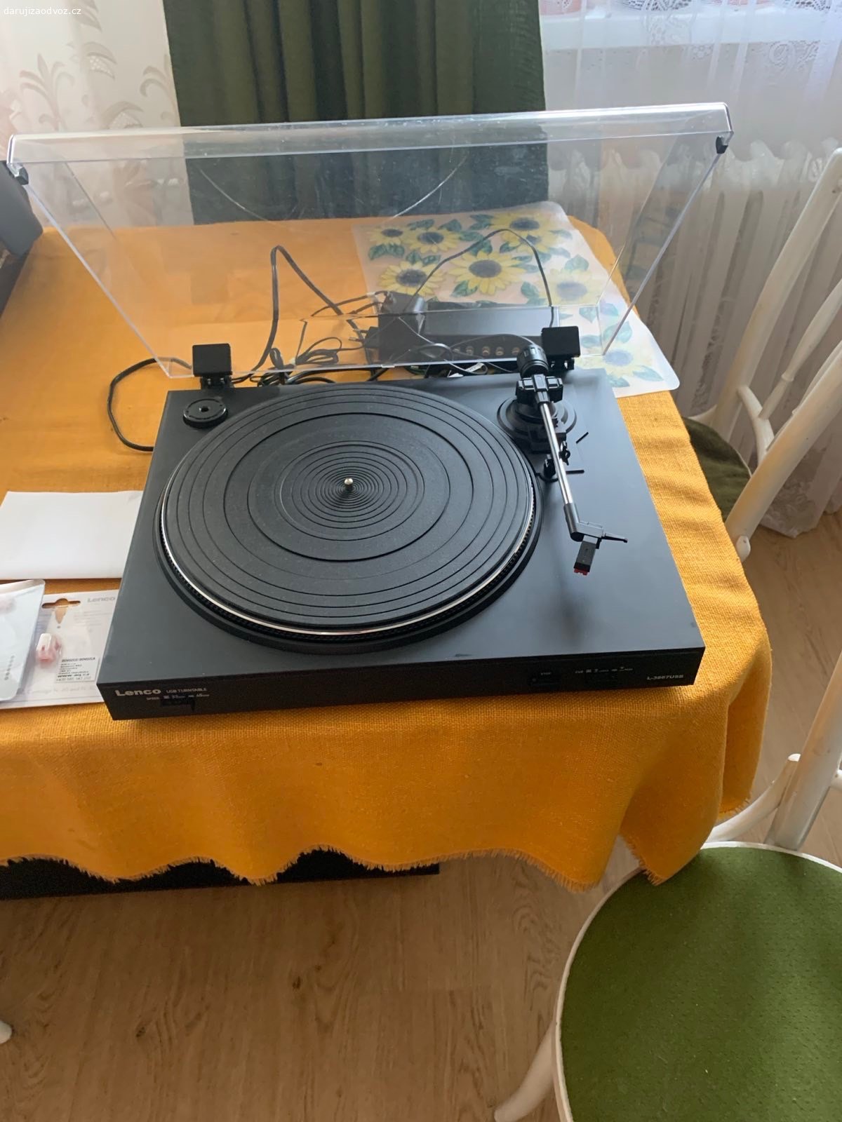 Gramofon. Daruji za odvoz gramofin, blbne jehla