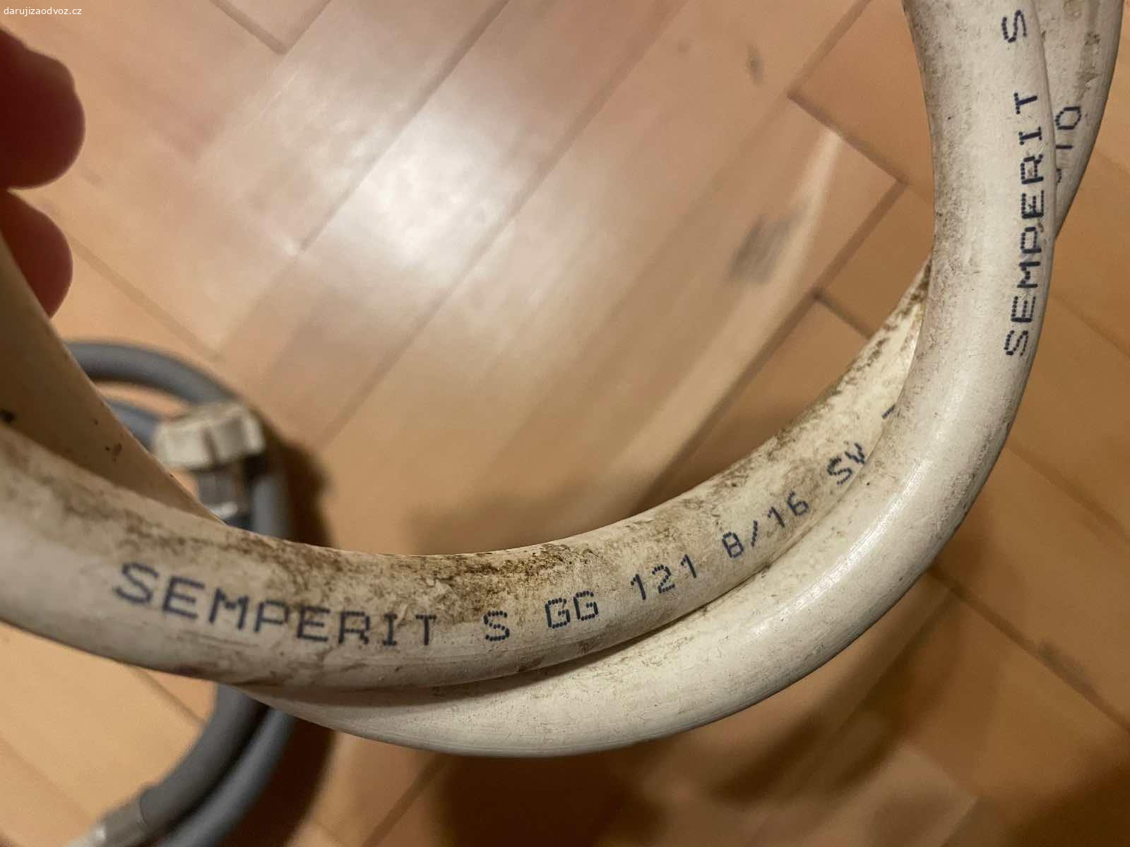 Plynové hadice SEMPERIT S GG 121 8/16 SV ZP PB. Daruji plynovou hadici SEMPERIT S GG 121 8/16 SV ZP PB. Bez vad. K vyzvednutí po předchozí domluvě v Praze nebo středočeský kraj - Beroun, Kladno, Rakovník, Nižbor, Zbečno. Daruji další věci ZA ODVOZ viz. inzeráty!