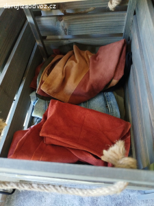 halenky, sukně je velikost 34,36