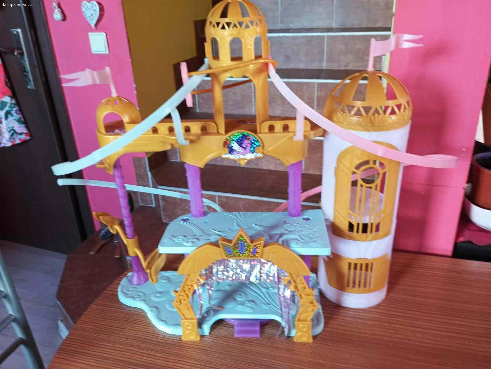 Hasbro My Little Pony Závod na zámku. vyzvednutí ve Slatině u Kralup
třeba na zahradu na doničení