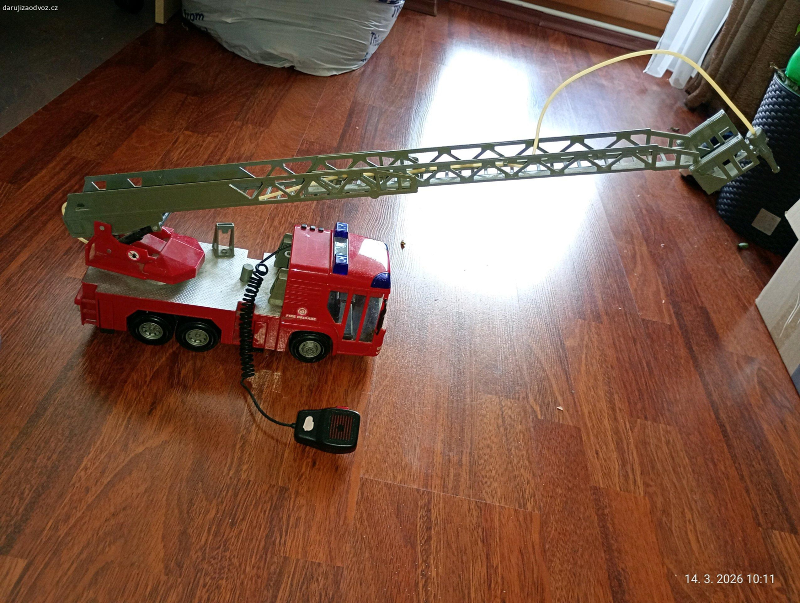 hasicsky vuz hracka. hracka dickie toys hasicske auto.