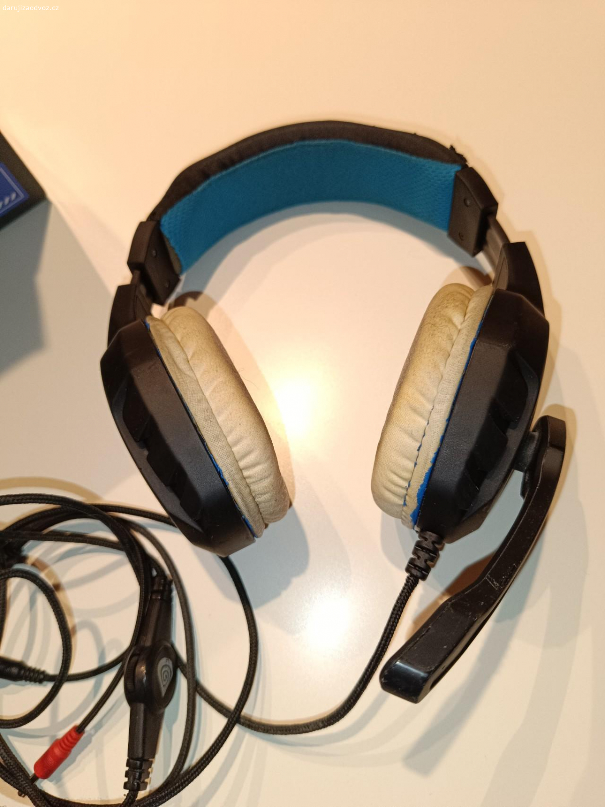 Daruji herní sluchátka s mikrofo. Herní sluchátka s mikrofonem - Genesis Argon 200. Jsou sice hodně opotřebované, ale stále funkční. Po dohodě možné poslat, pouze v případě, že si sami objednáte dopravu.