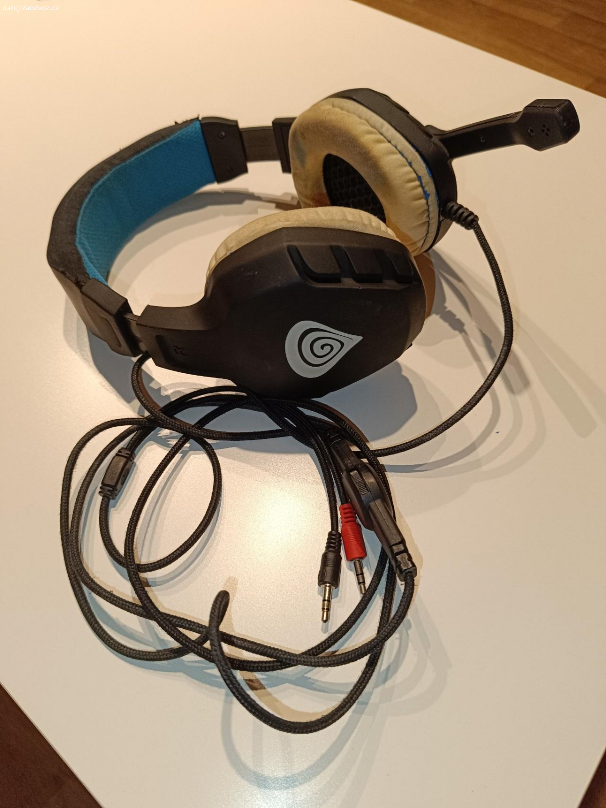 Daruji herní sluchátka s mikrofo. Herní sluchátka s mikrofonem - Genesis Argon 200. Jsou sice hodně opotřebované, ale stále funkční. Po dohodě možné poslat, pouze v případě, že si sami objednáte dopravu.