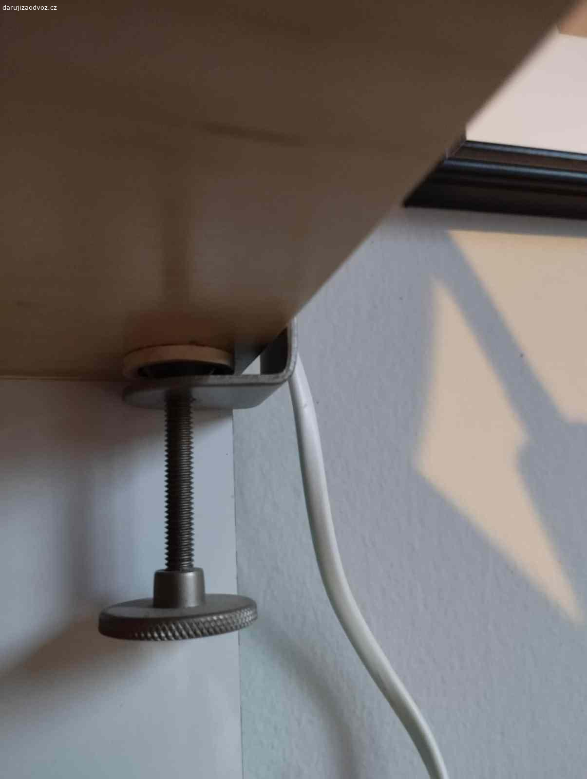 hledám držák světla IKEA KVART. Při stěhování mi zmizel jeden z držáků světla KVART. Kdyby měl někdo zbytné (od rozbitého světla, nebo který nepotřebuje, neboť má světlo připevněné ke zdi), budu ráda za zprávu. Případně i odkoupím za rozumnou cenu. Děkuji a přeji krásný den.