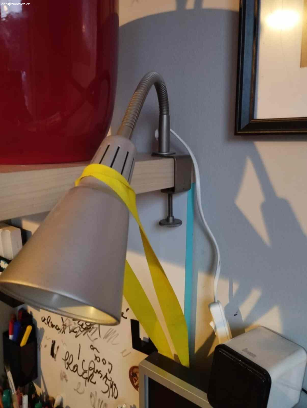 hledám držák světla IKEA KVART. Při stěhování mi zmizel jeden z držáků světla KVART. Kdyby měl někdo zbytné (od rozbitého světla, nebo který nepotřebuje, neboť má světlo připevněné ke zdi), budu ráda za zprávu. Případně i odkoupím za rozumnou cenu. Děkuji a přeji krásný den.