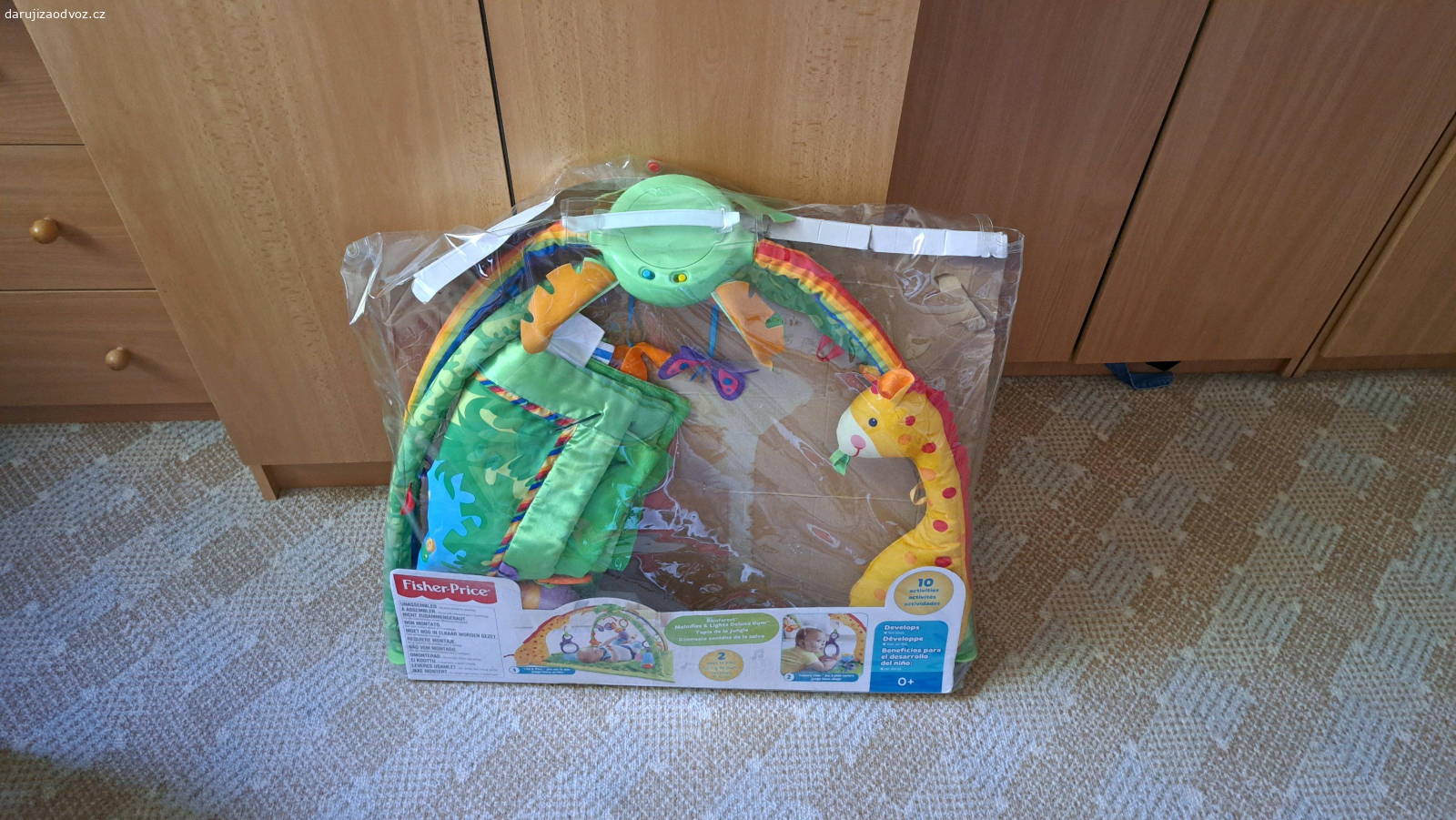 hrazda na zem a kolotoč nad postýlku. Hrazdička a kolotoč Fisher price. kvalitní a plně funkční. Hrazda svítí a hraje, případně imituje zvuky džungle. kolotoč se točí, hýbe listy, svítí a hraje.
hrazda na 3x AA baterie, kolotoč na 3x D monočlánky.
Něco dobrého pro děti potěší, ale není podmínkou