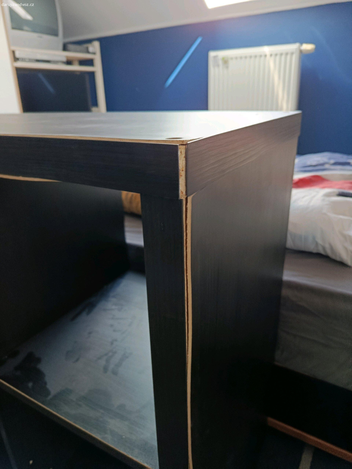 ikea kallax. Policový díl Ikea Kallax za odvoz. Bohužel na něj vyteklo akvárium a místy se rozlepil. Třeba někomu ještě poslouží.