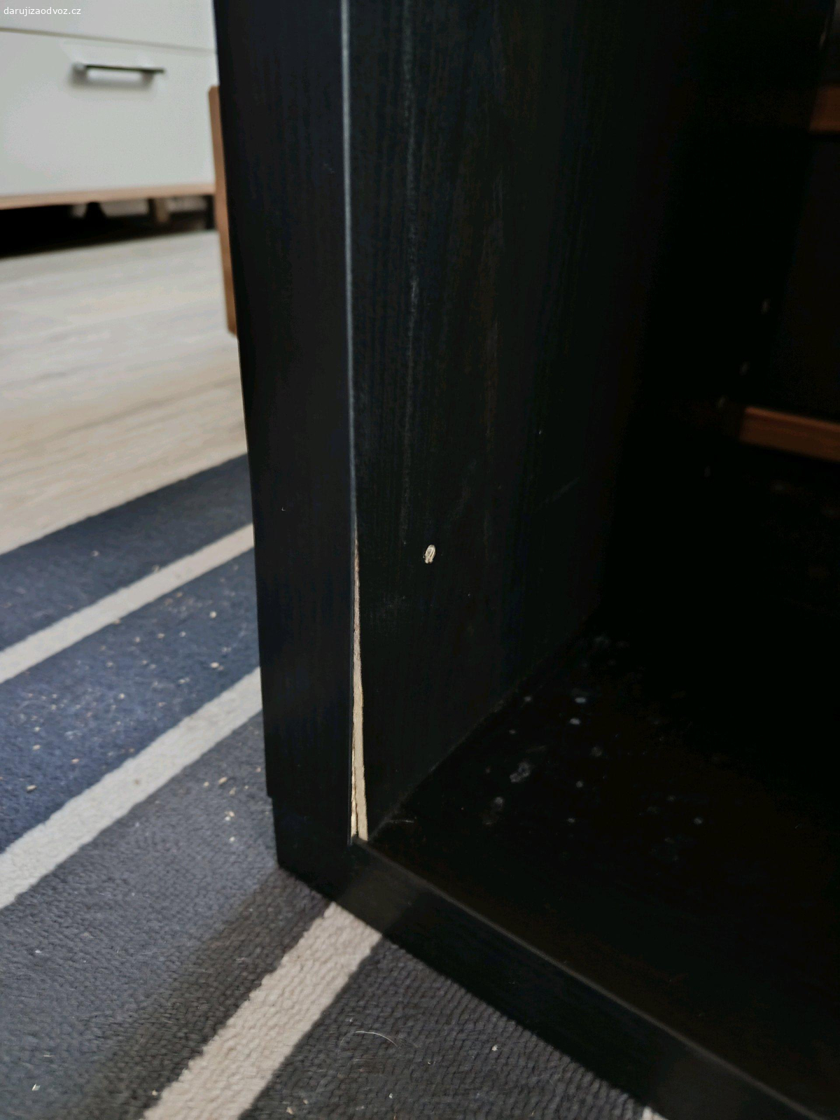 ikea kallax. Policový díl Ikea Kallax za odvoz. Bohužel na něj vyteklo akvárium a místy se rozlepil. Třeba někomu ještě poslouží.