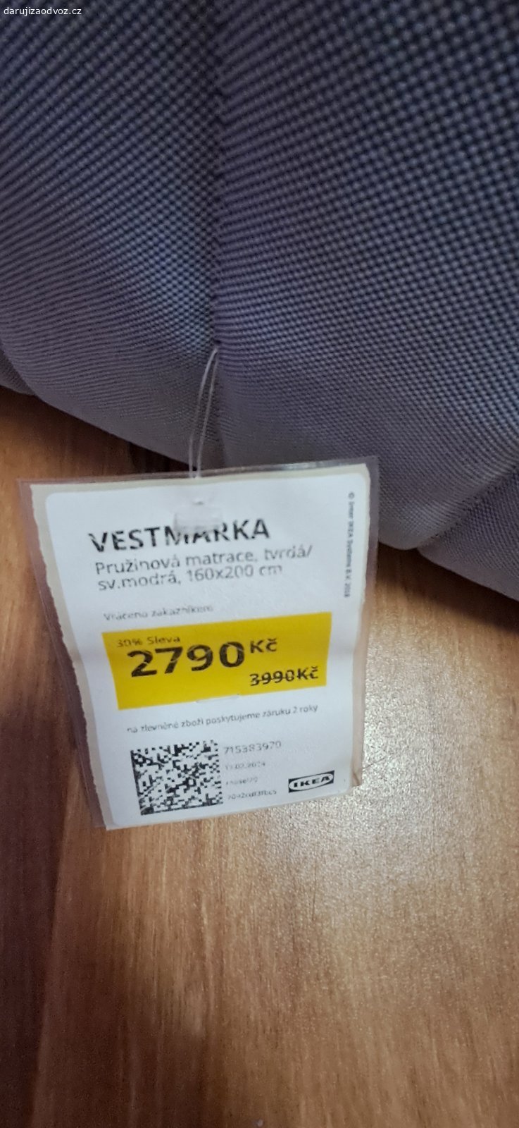 Ikea matrace Vestmarka 160x200 cm. Daruji za odvoz cca 3 roky starou matraci, pouzivana normalne, stav bezne opotrebovany - zbyla mi po stehovani.
Nutny vlastni odvoz, z bytu lze vzit dolu vytahem.