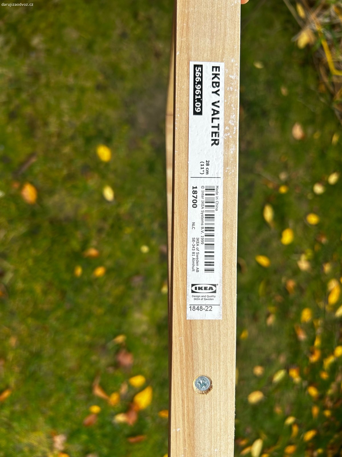 Ikea police. 2x bílé Ikea police 228,5 cm x 35 cm s držáky bez vrutů