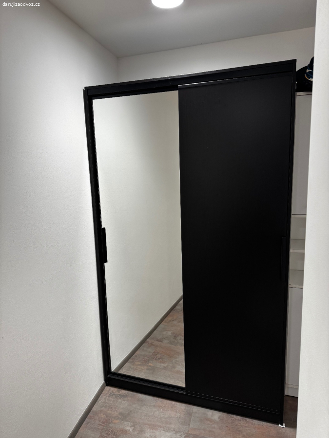 Ikea - Šatní skříň se zrcadlem