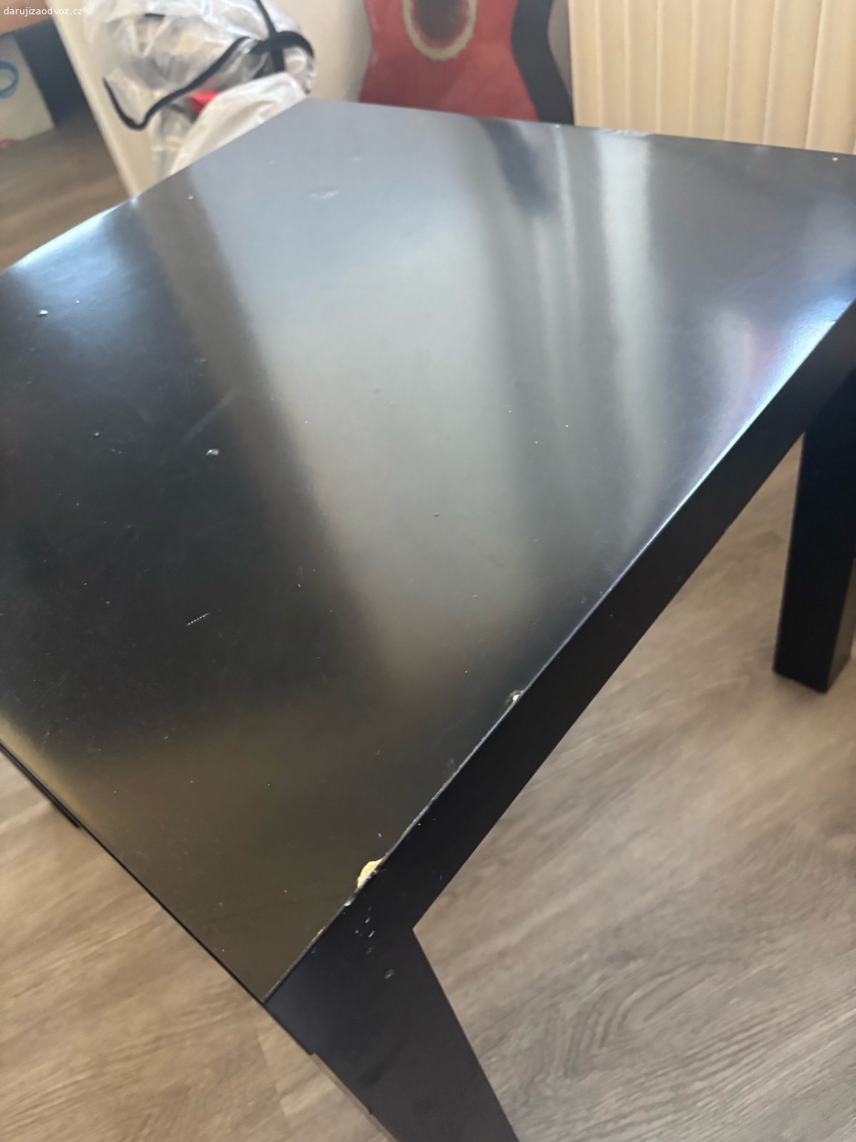 IKEA stolek. daruji ilea dřevěný stolek. Už má něco za sebou, ale ještě chvilku poslouží.

Prosím nevolat, nezvedám cizí čísla, pište sms, děkuji.