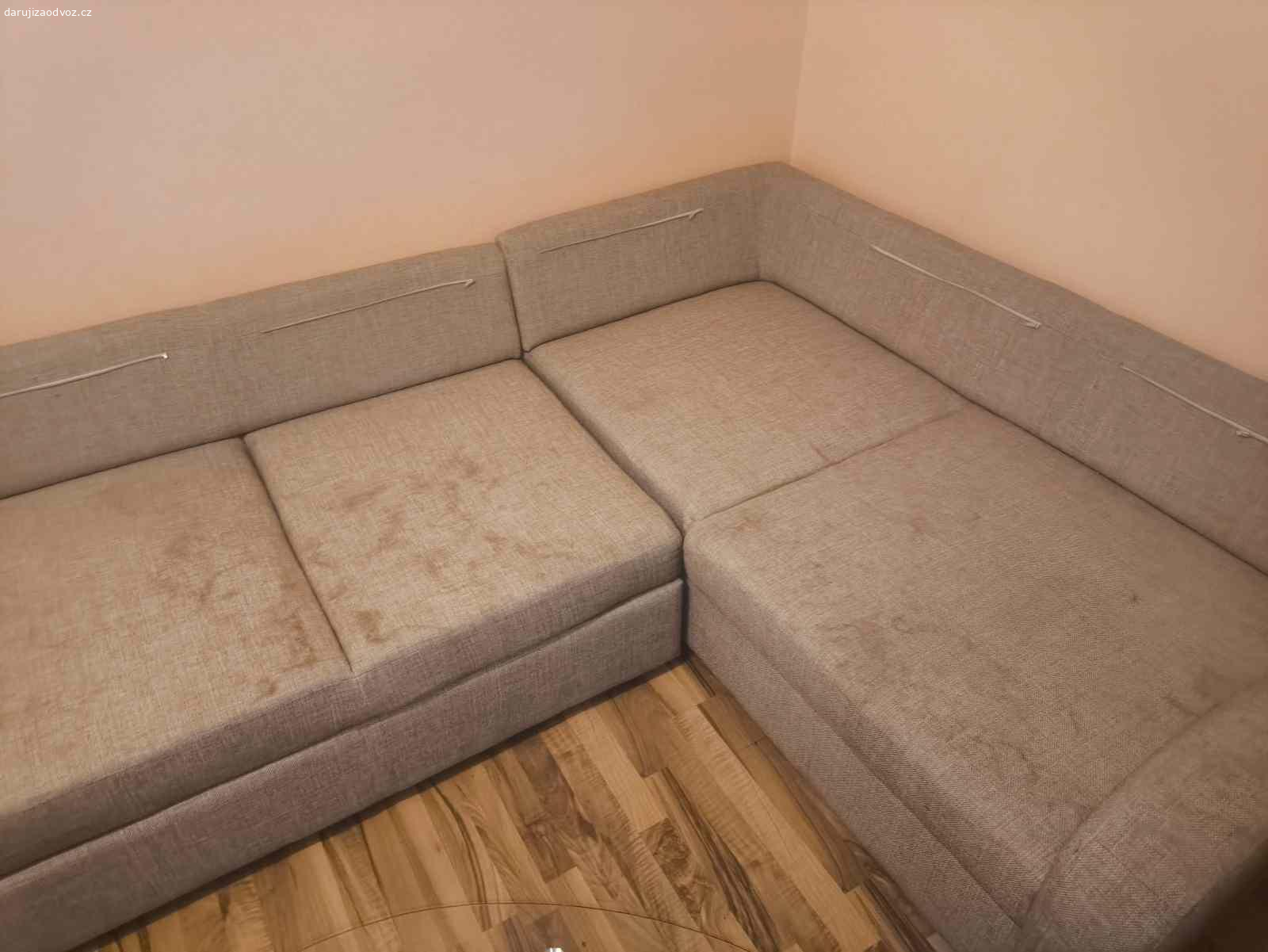 Я дарую диван. Дарую диван