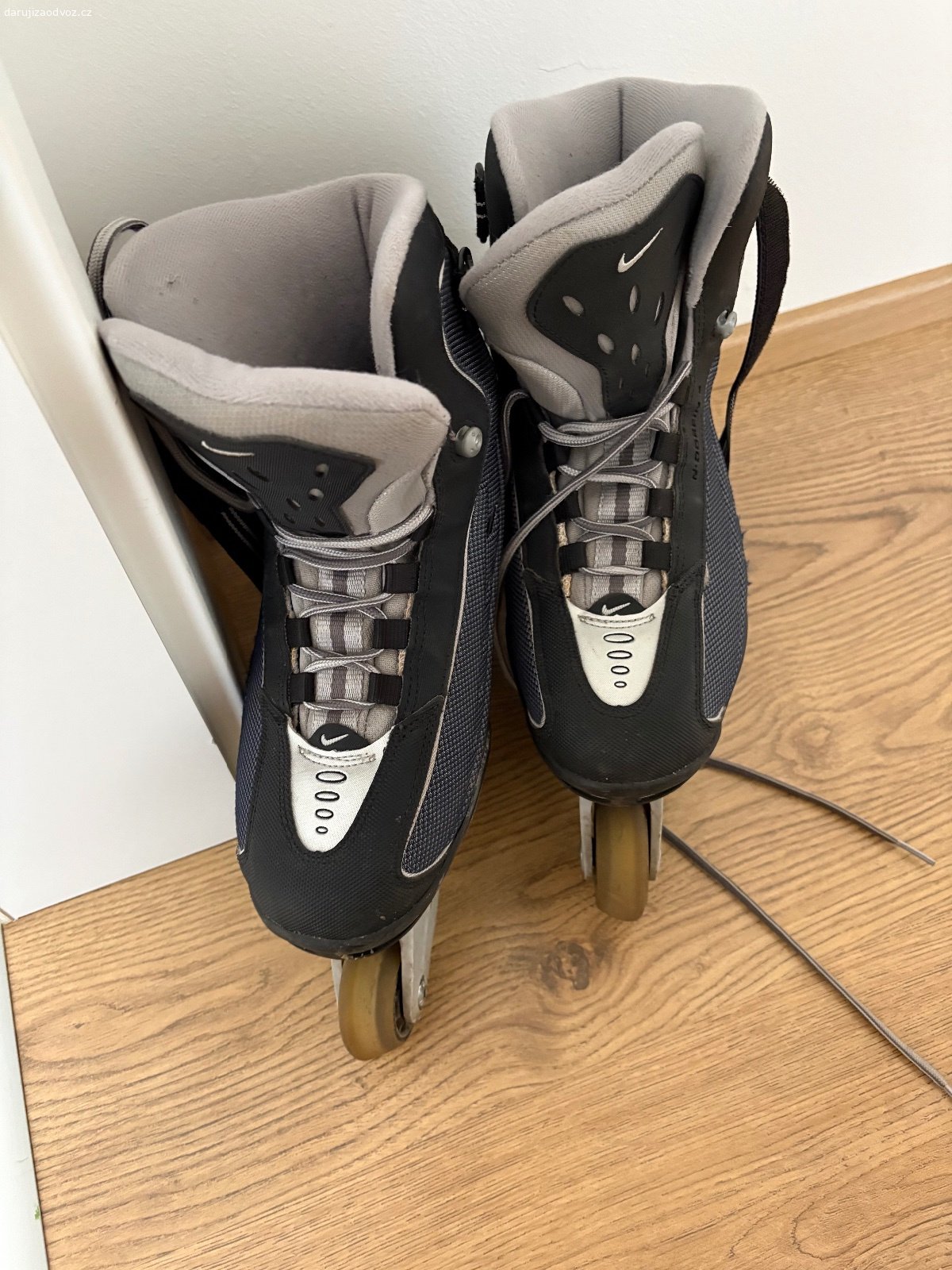 Inline/koleckove brusle Nike vel. 43. Stare (asi 18 let) a dost jete brusle. Samotna bota je v poradku, ale kolecka potrebuji vymenit.

Velikost 43
Kolecka 76mm 80A
